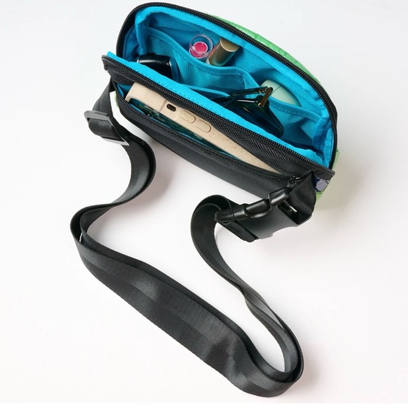 Blue and Black Belt Bag with Modern Design - Picture 6 of 6